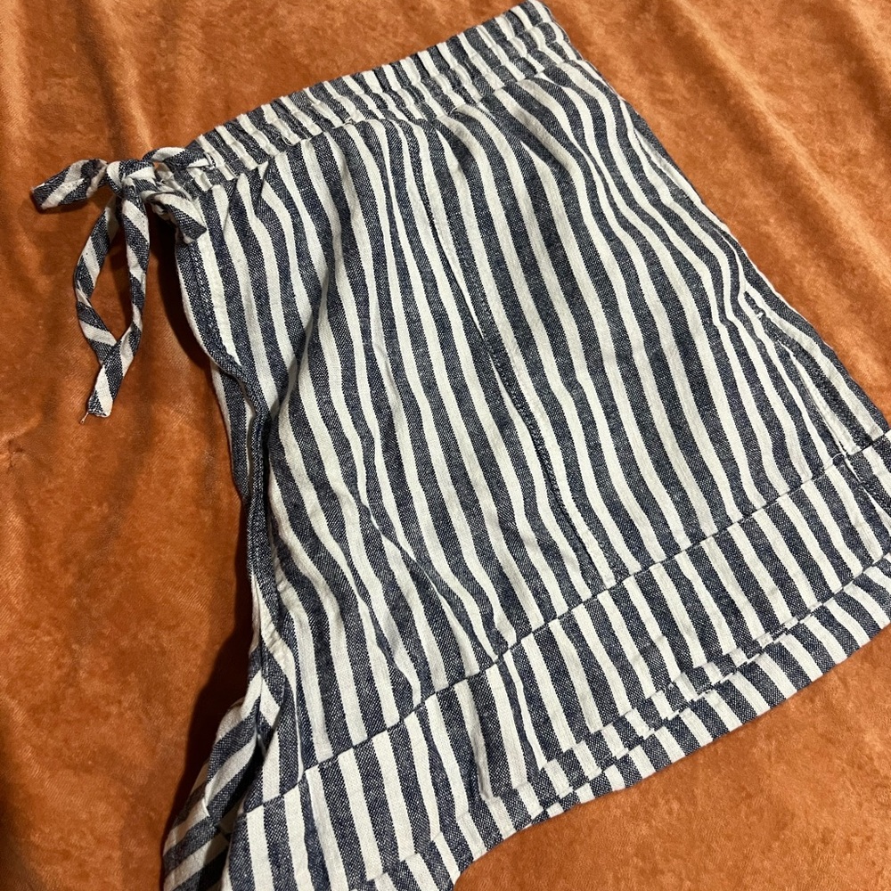 Universal Threads striped shorts